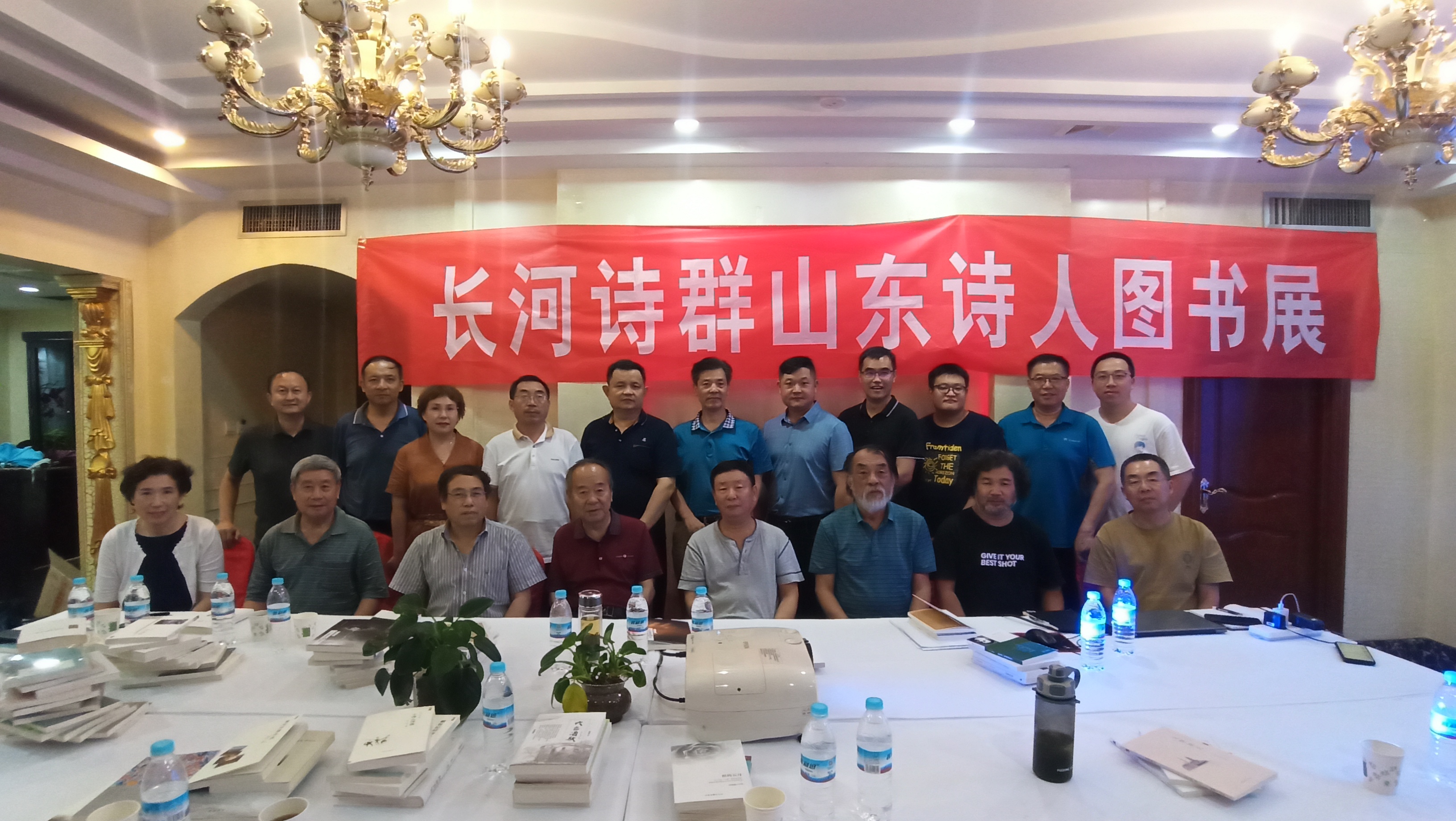 图书展合影7.29.jpg